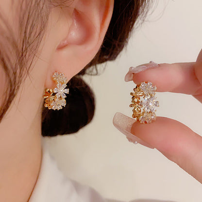 🥳2026 HOT SALE🥳Sparkling Elegant Floral Cluster Hoop Earrings