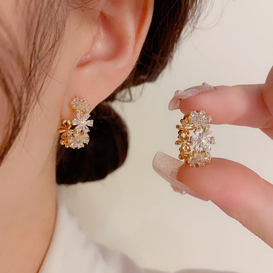 🥳2026 HOT SALE🥳Sparkling Elegant Floral Cluster Hoop Earrings