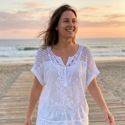⭐ Women’s Elegant Lace Embroidered V-Neck Top